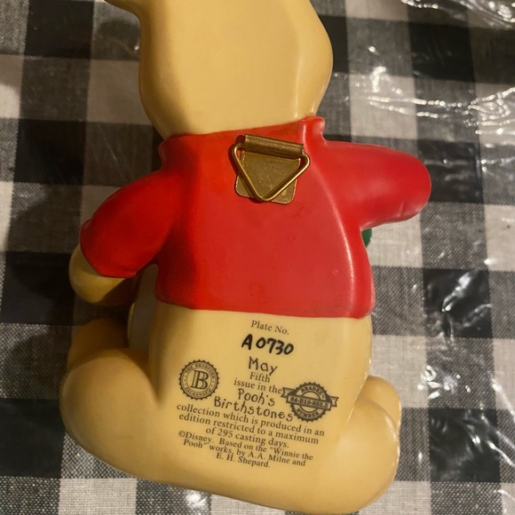 Winnie the Pooh - Bradford Exchange - Pooh's Birthstones A0730 MAY Vintage 🍯 - Picture 6 of 11